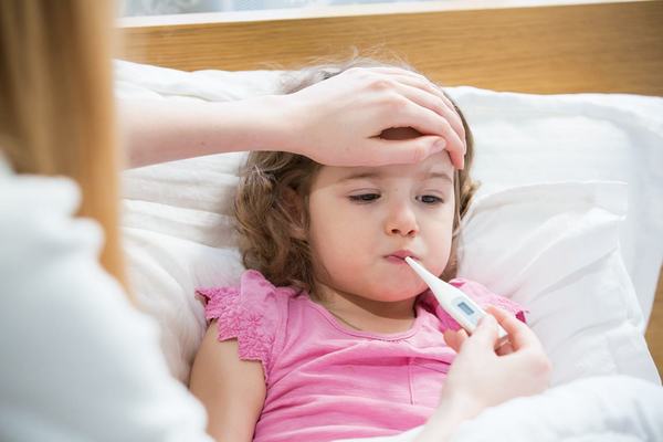 Temperatura la copii: cum se masoara corect si cand se considera febra